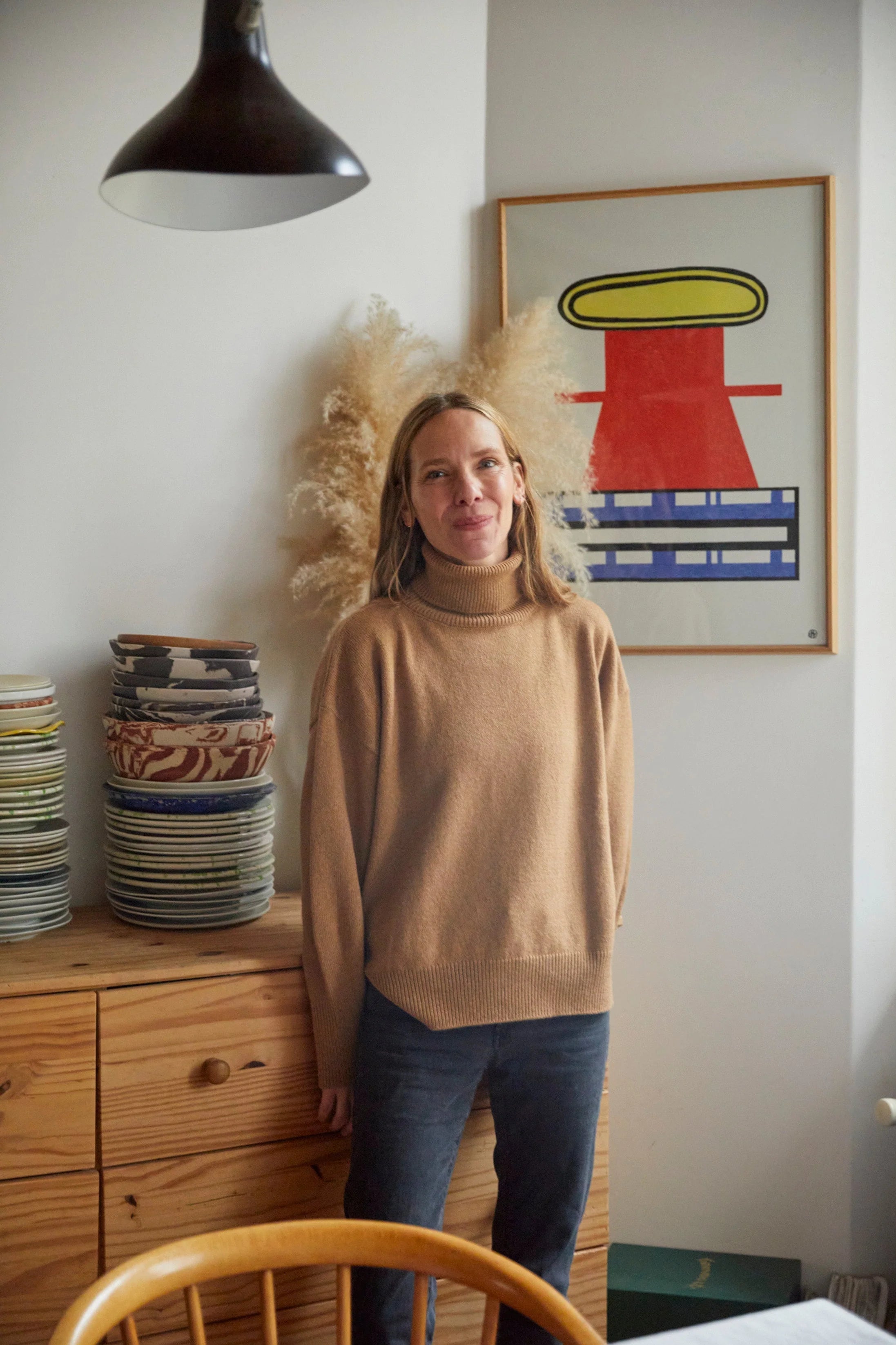 Charlotte Huguet wearing the Nathalie cashmere sweater in brown by Linnea Lund.