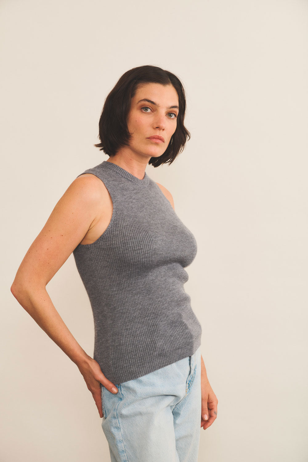 Ribbed cashmere tank top women grey - side view | Amanda | Linnea Lund
