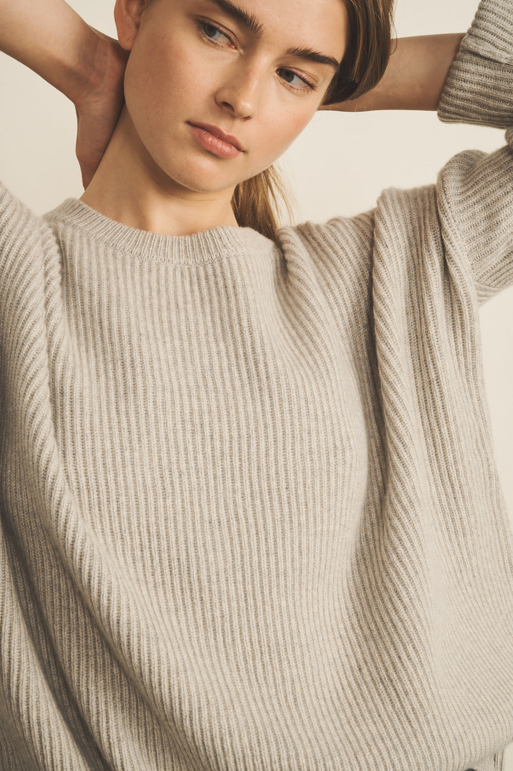 Ribbed light grey women cashmere sweater - focus | Edward | Linnea Lund