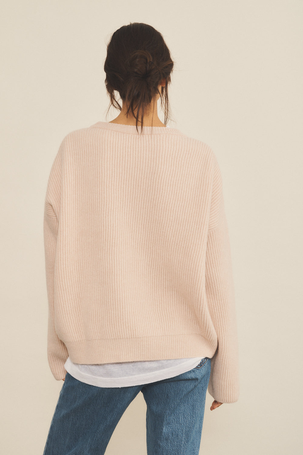 Ribbed pink women cashmere sweater - back view | Edward | Linnea Lund