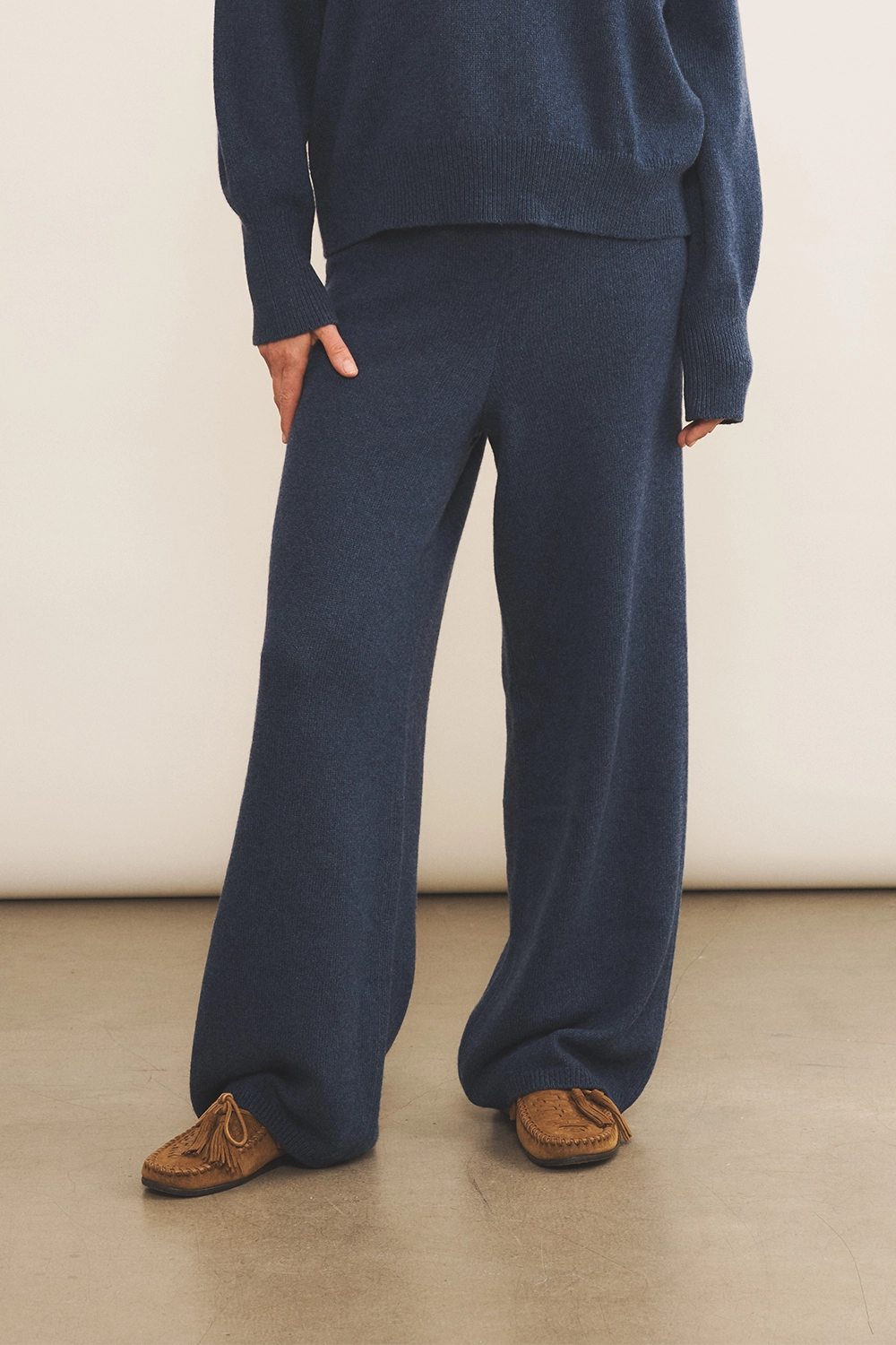 Blue Cashmere jogging women - front view | Florence | Linnea Lund