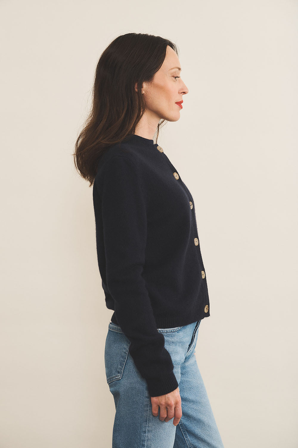 Midnight blue women cashmere cardigan - side view | Greta | Linnea Lund