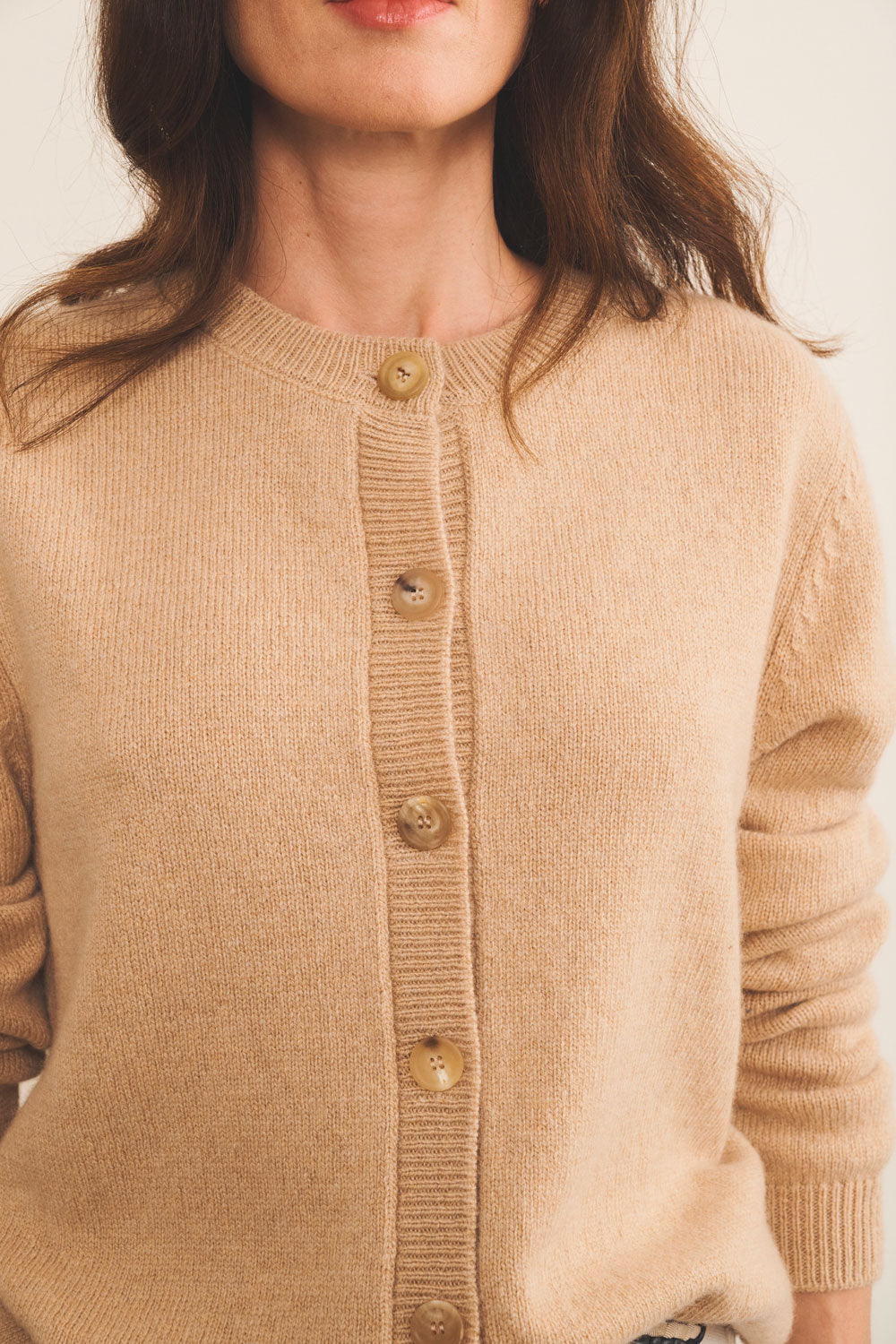 Cashmere cardigan women camel - focus | Greta | Linnea Lund