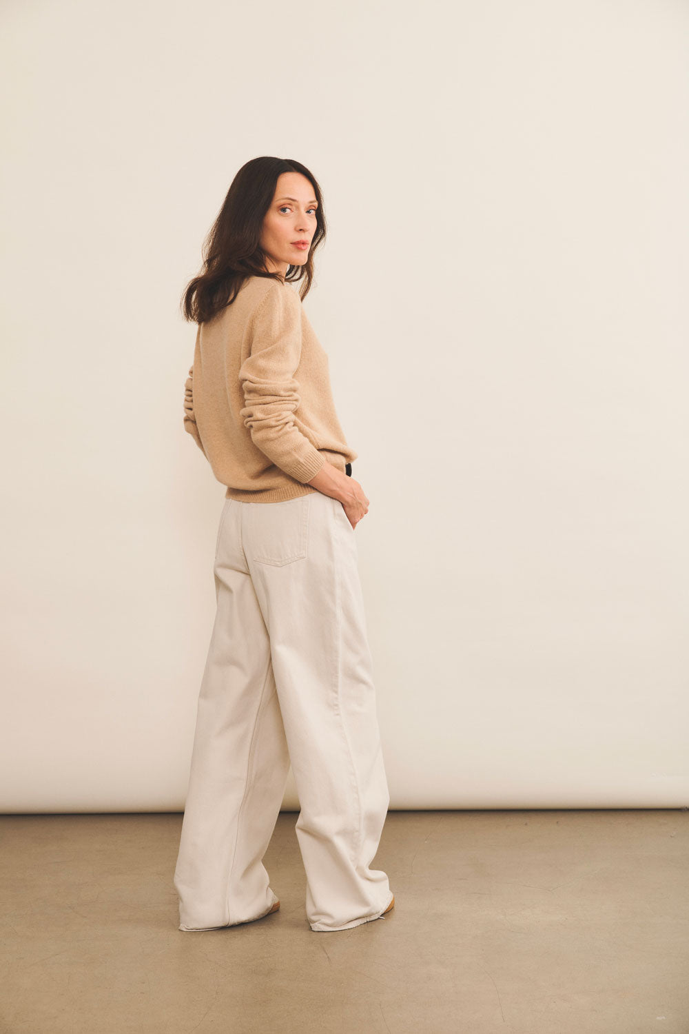 Cashmere cardigan women camel - side view | Greta | Linnea Lund
