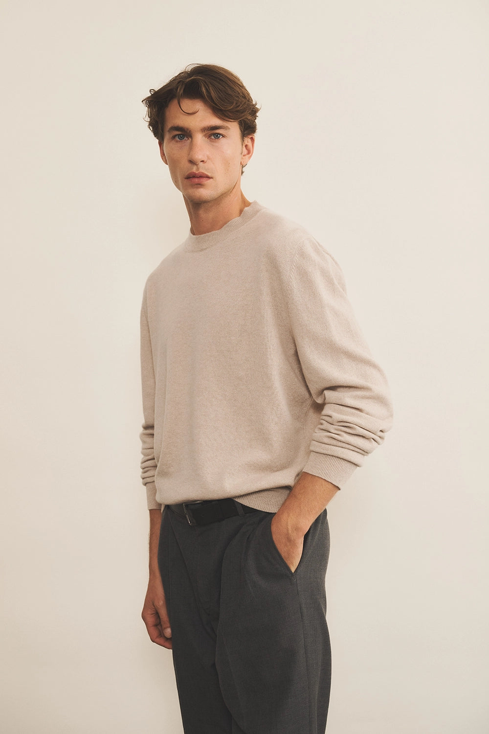 Cream light men cashmere sweater - side view | Harald | Linnea Lund