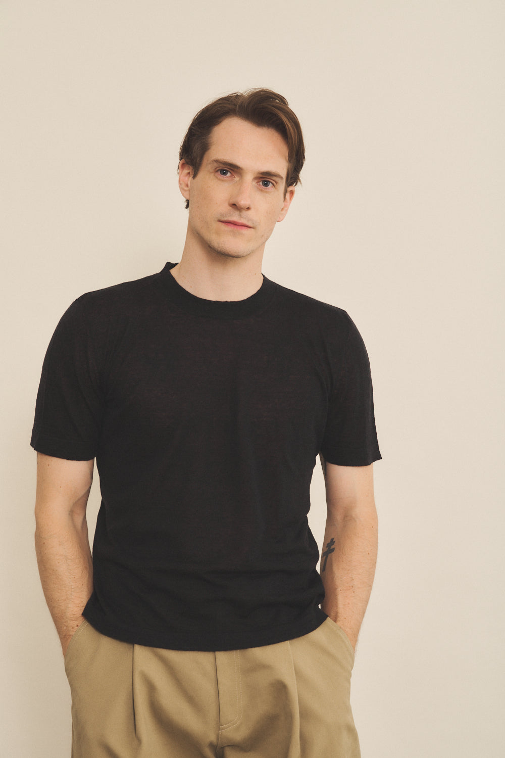 black cashmere tee shirt men - front view | Julius | Linnea Lund