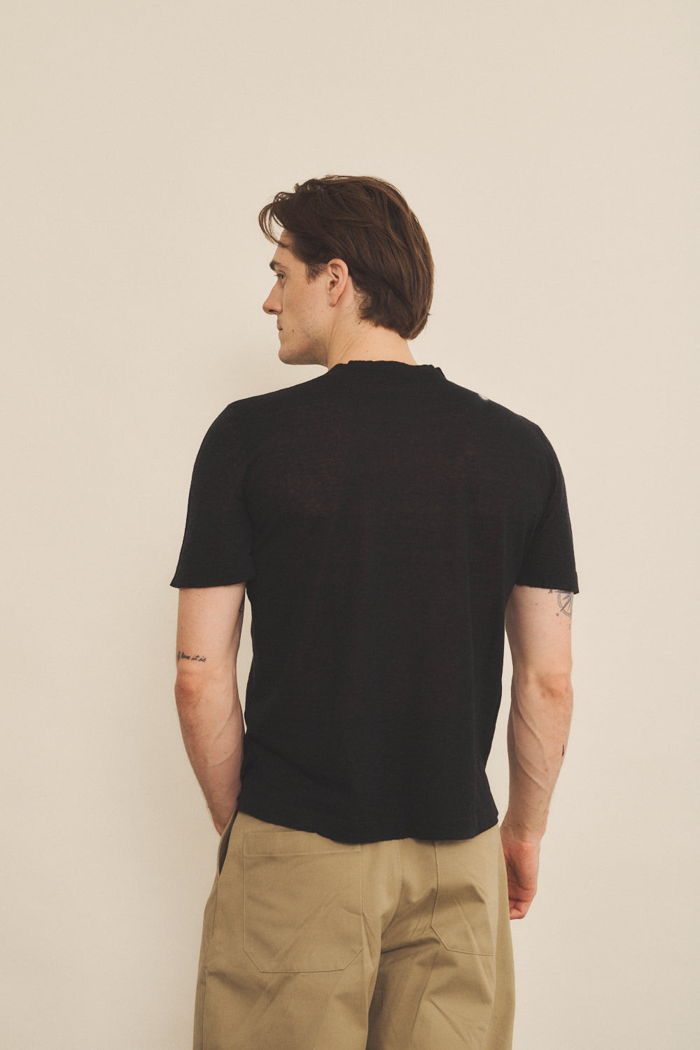black cashmere tee shirt men - back view | Julius | Linnea Lund