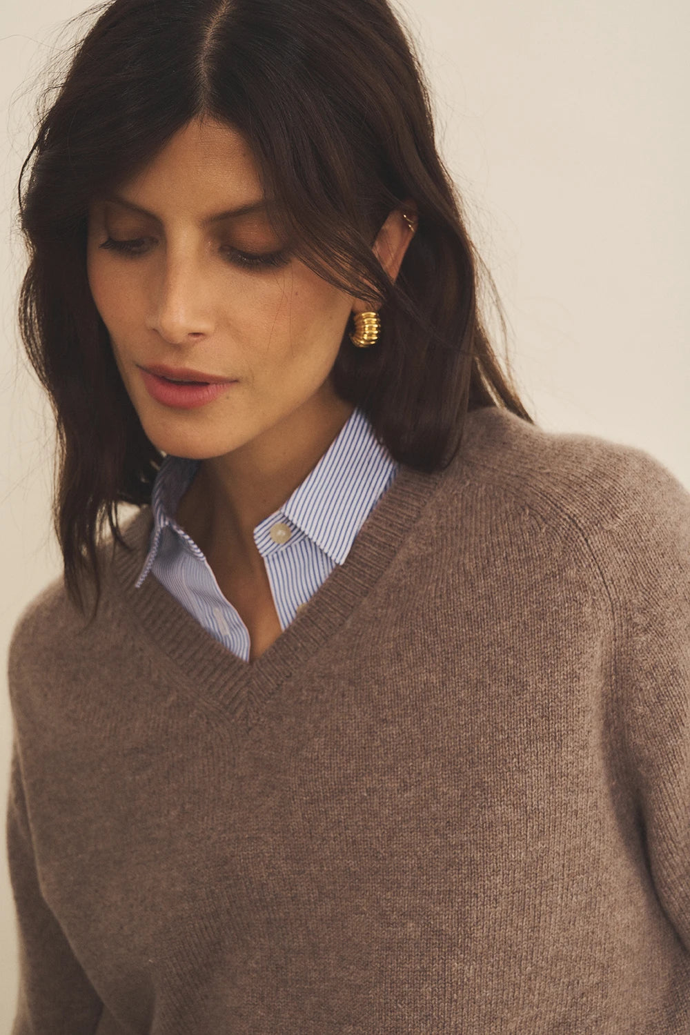 Taupe women cashmere sweater - focus fabric | Jack | Linnea Lund