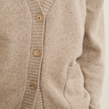 Greige cashmere cardigan men - focus view | Junior | Linnea Lund