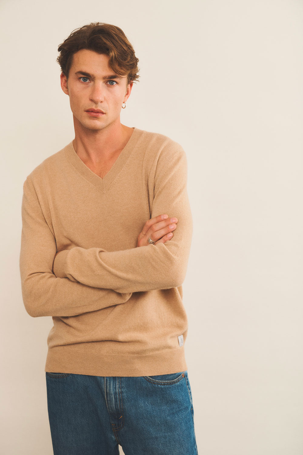 Cashmere sweater men beige - front view | Max | Linnea Lund