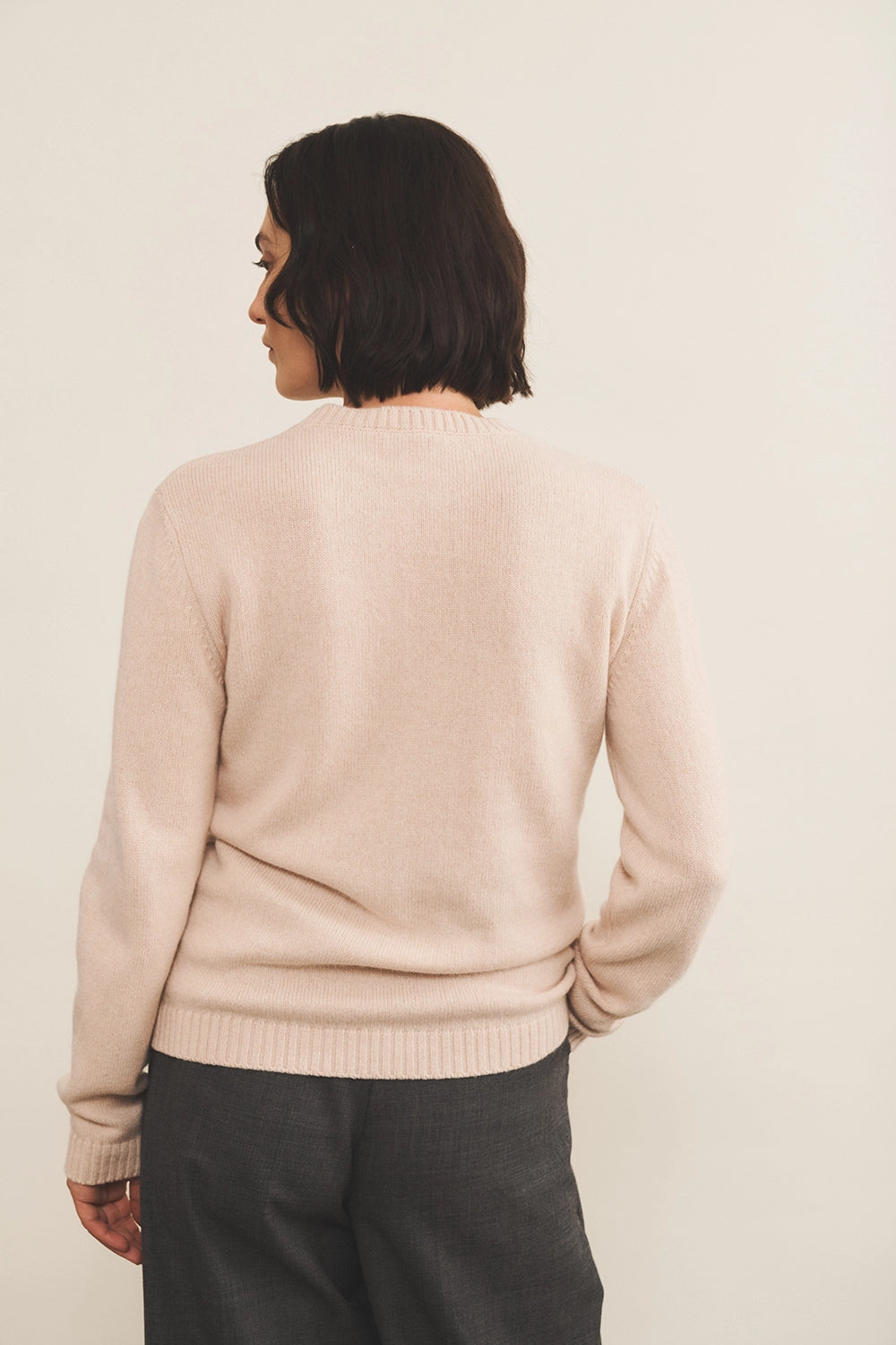 Light pink women cashmere sweater - back view | Mimmi | Linnea Lund