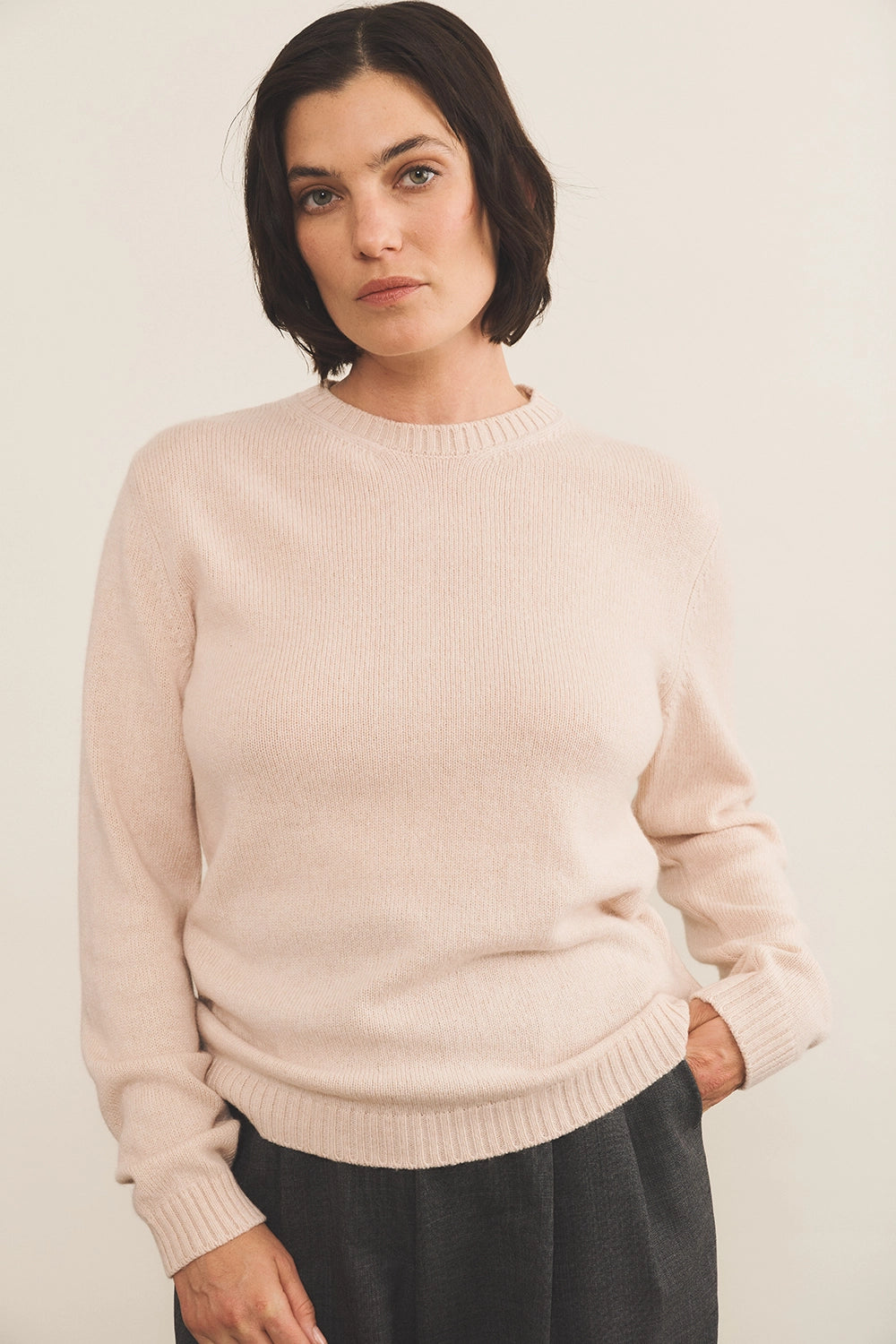Light pink women cashmere sweater - front view | Mimmi | Linnea Lund