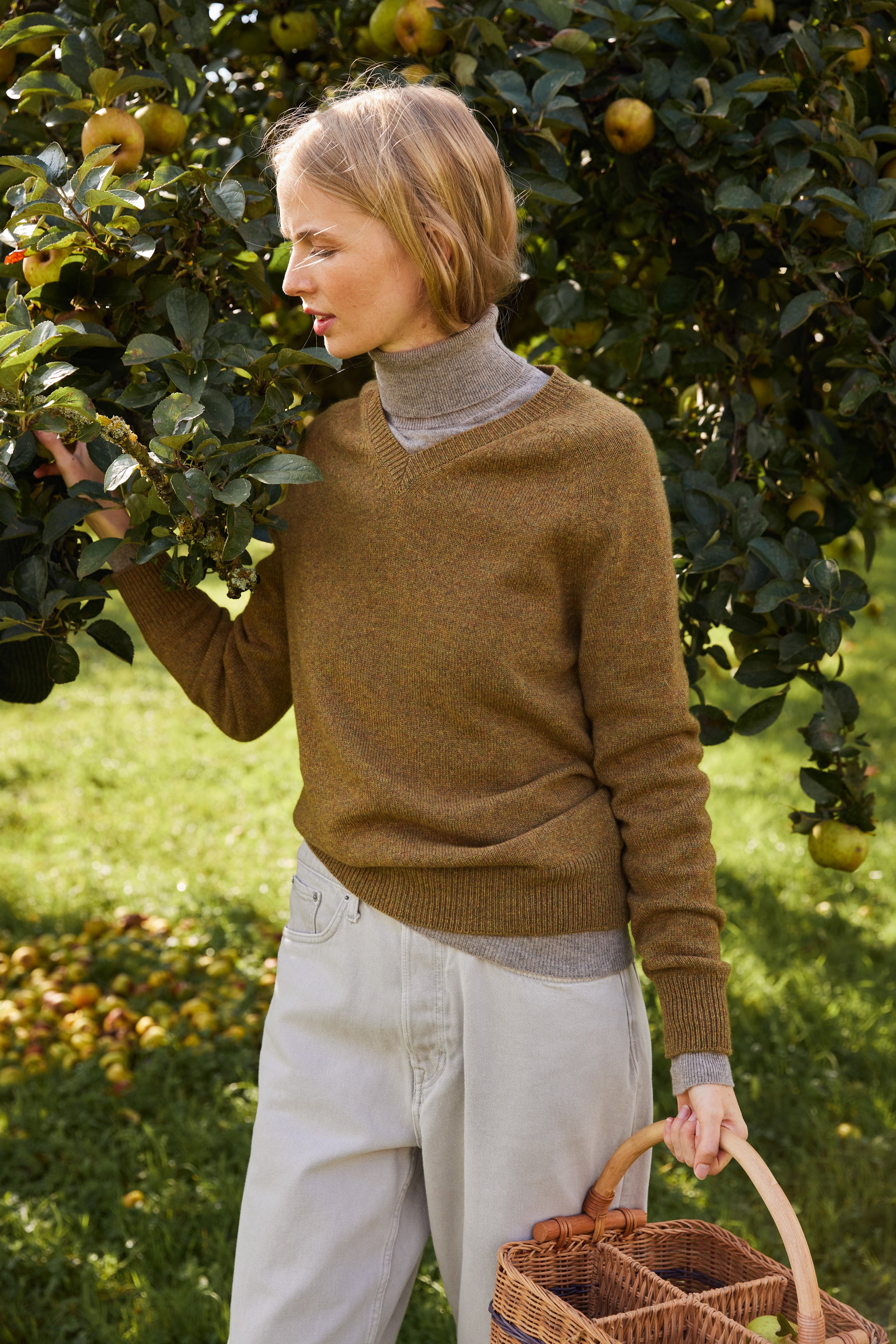 green ochre color cashmere sweater women - look | Jack | Linnea Lund