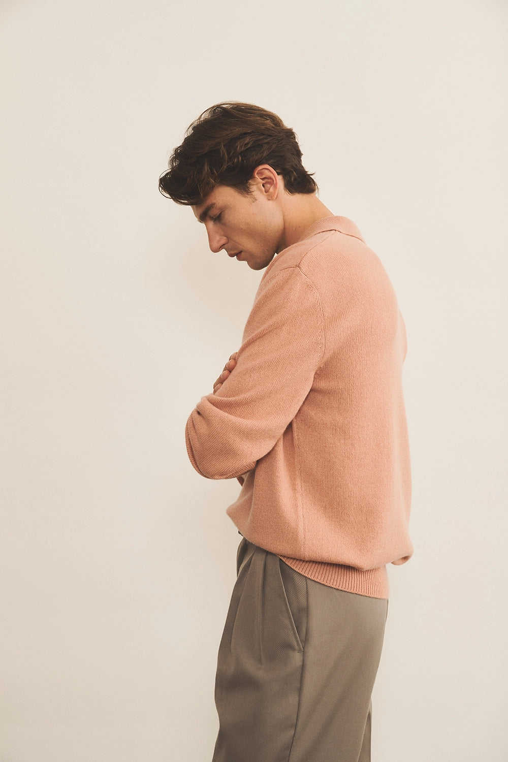 Salmon color cashmere polo sweater men - side view | Ralph | Linnea Lund