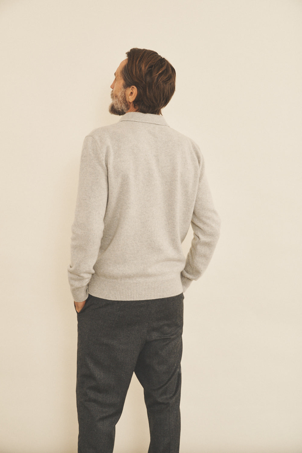 Light grey men cashmere sweater - back view | Ralph | Linnea Lund
