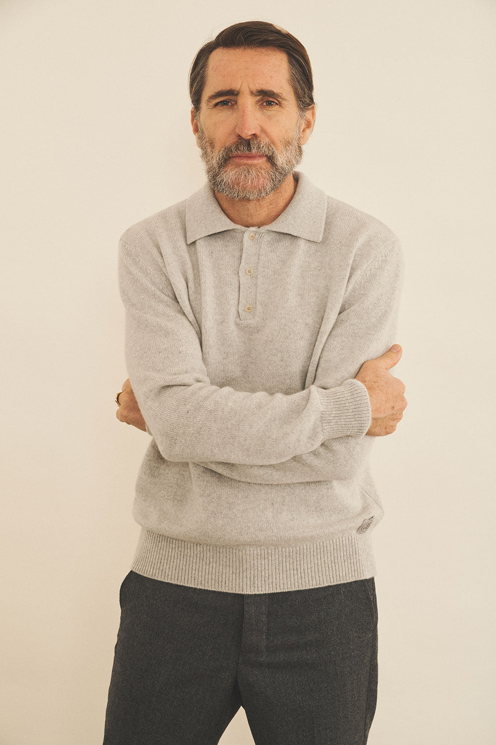 Light grey men cashmere sweater - front view | Ralph | Linnea Lund