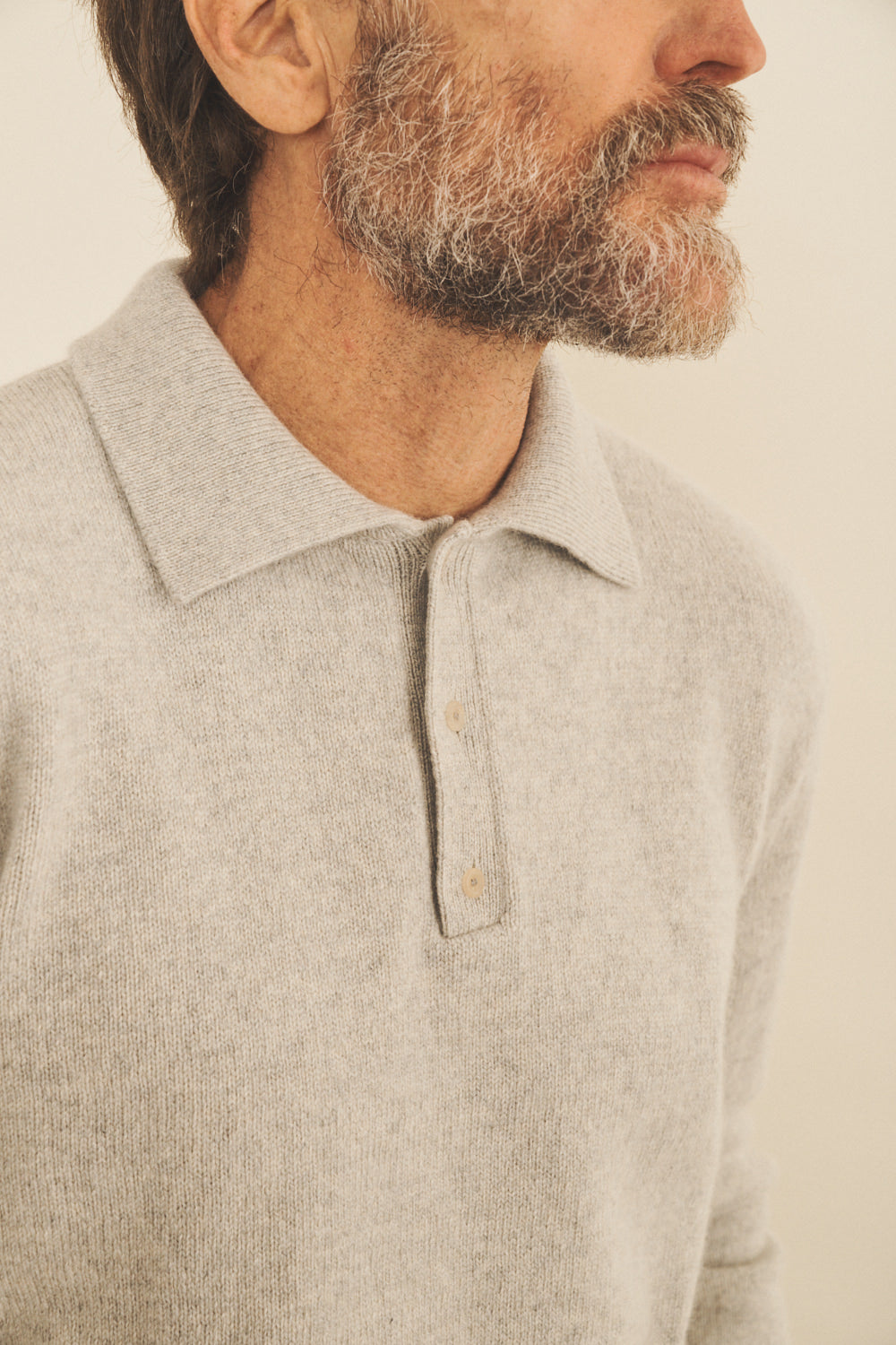 Light grey men cashmere sweater - focus fabric | Ralph | Linnea Lund