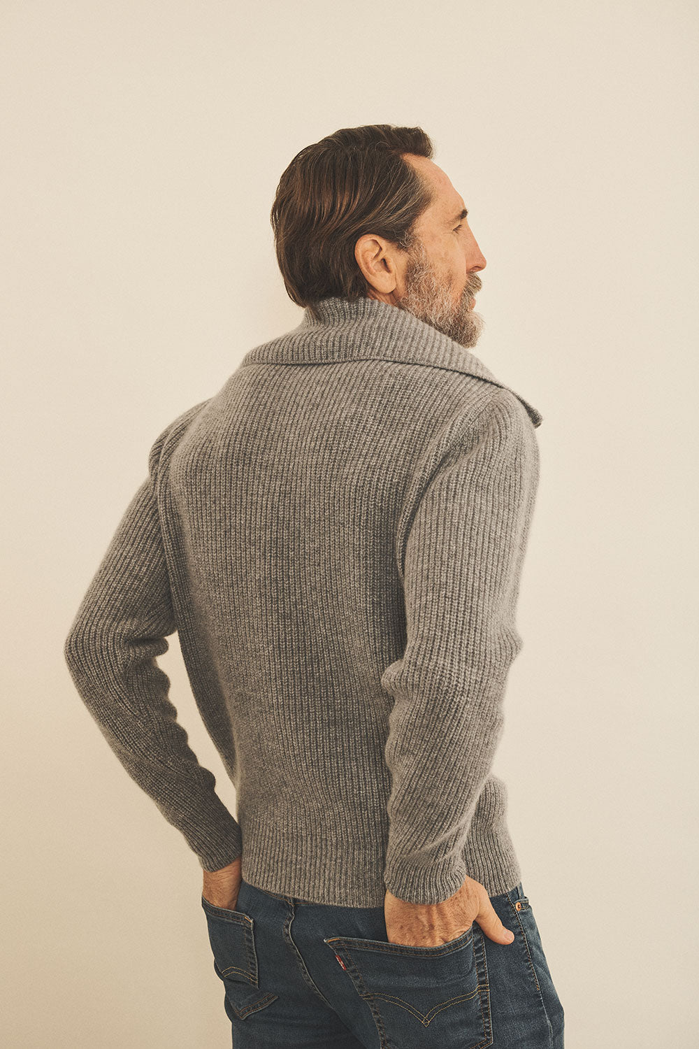 Grey men cashmere sweater - back view | Sam | Linnea Lund