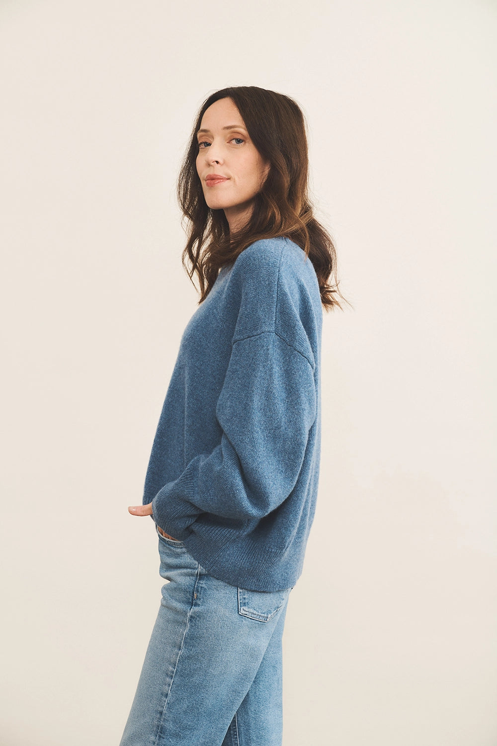 Cashmere sweater women blue denim color - side view | Sarah | Linnea Lund