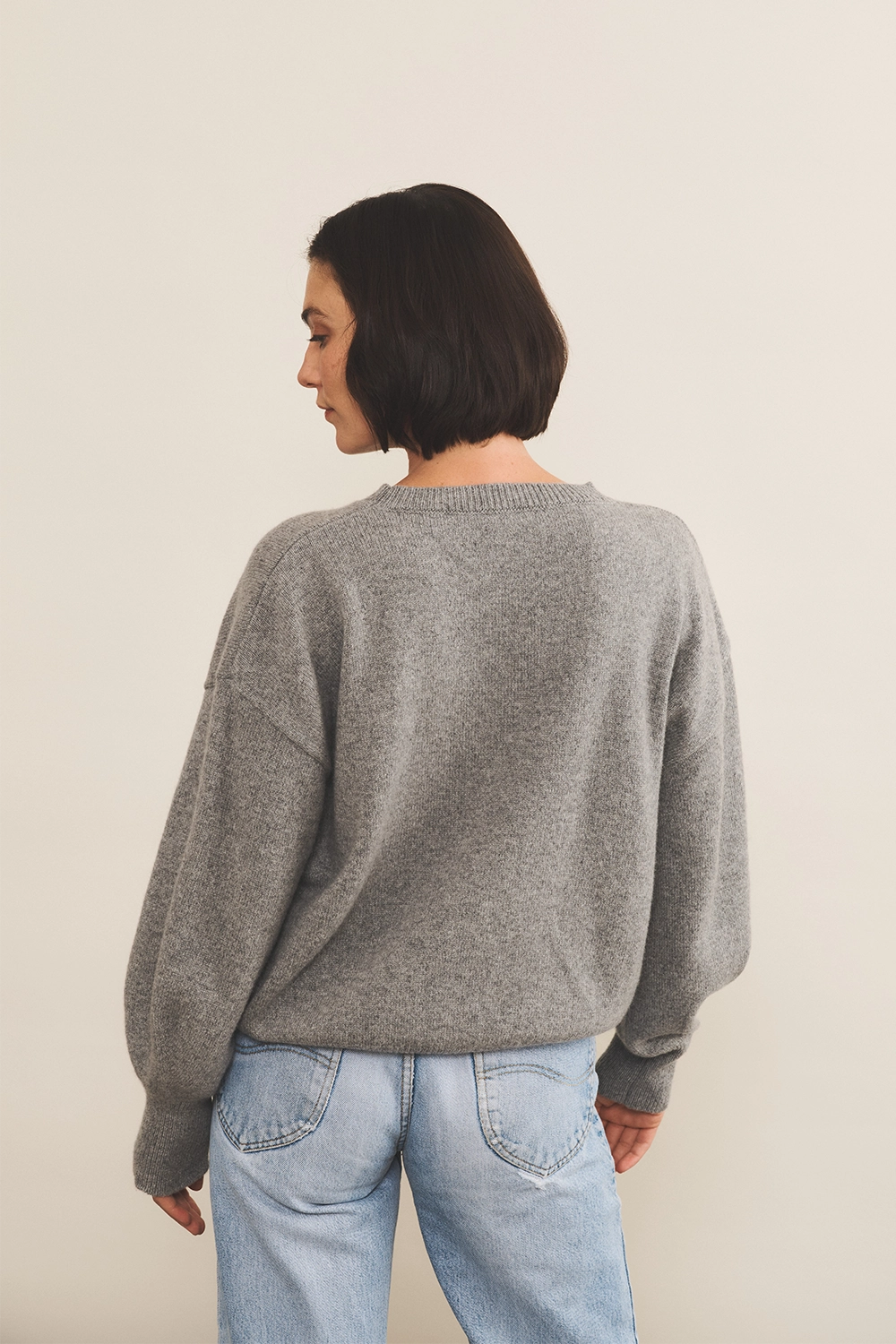 Grey cashmere sweater women - back view | Sarah | Linnea Lund