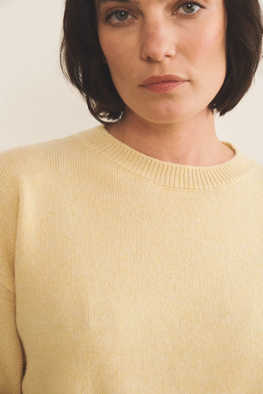 Light yellow cashmere sweater women - focus fabric | Sarah | Linnea Lund