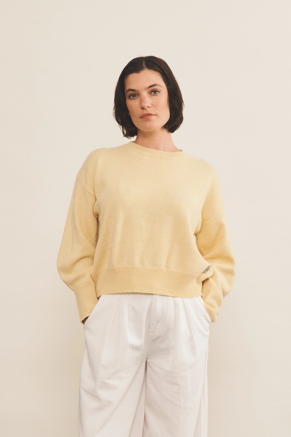 Light yellow cashmere sweater women - front view | Sarah | Linnea Lund