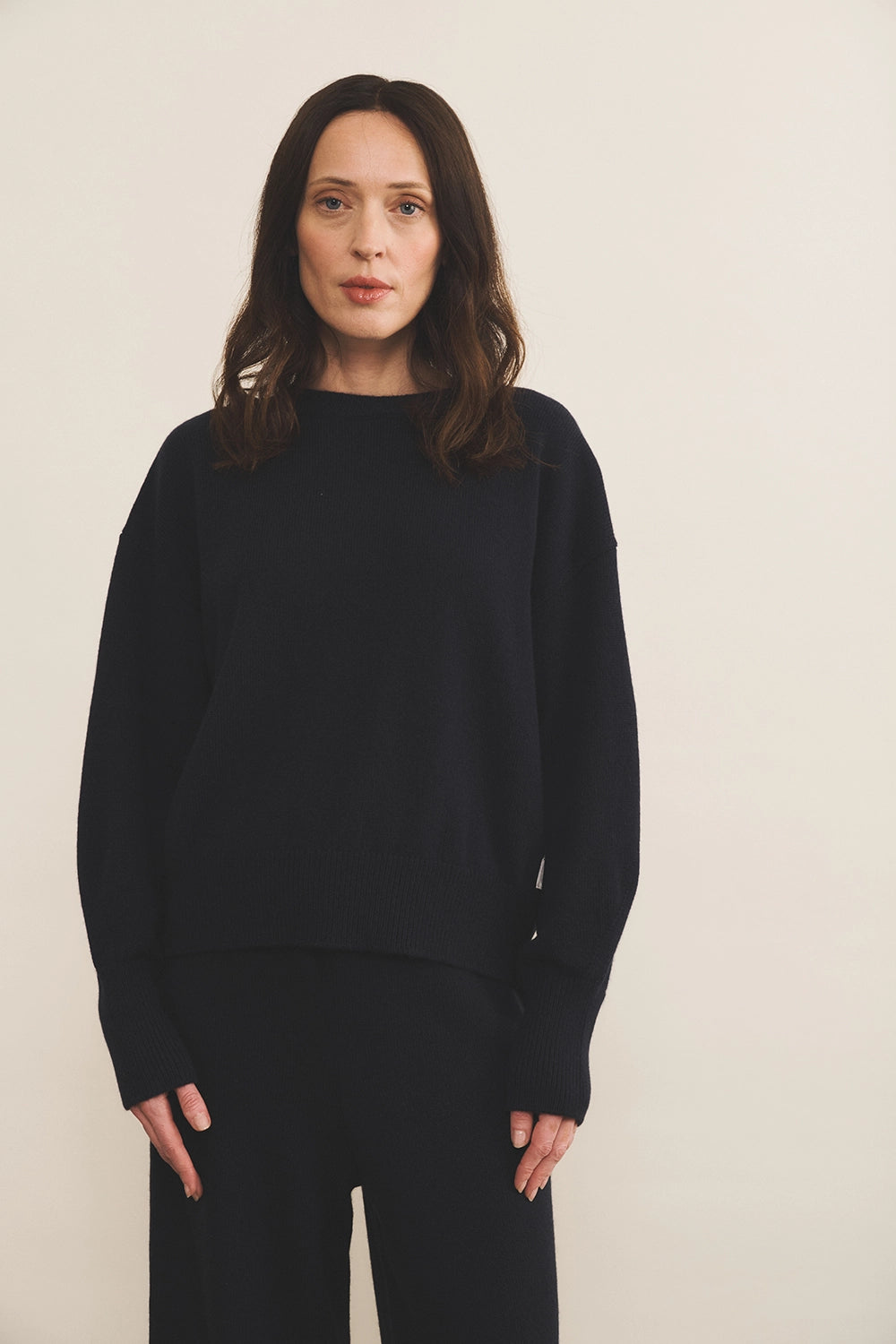 Dark blue cashmere sweater women - front view | Sarah | Linnea Lund