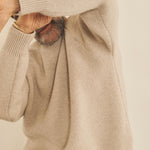 Beige men cashmere sweater - focus fabric | Sergio | Linnea Lund
