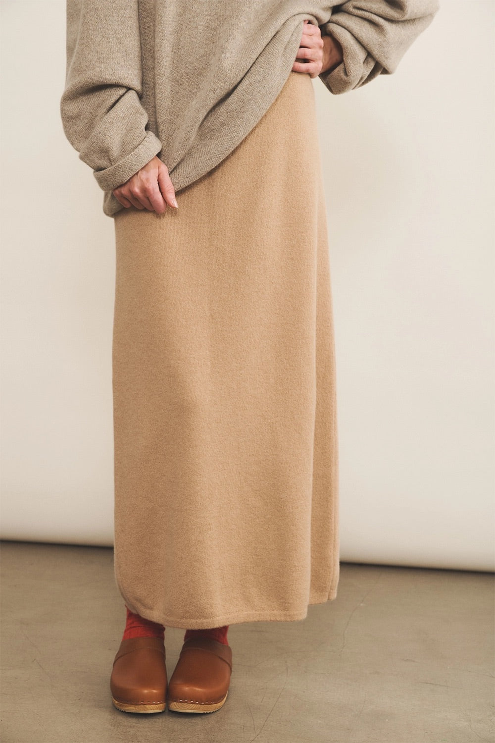 Camel light women cashmere skirt - front view | Astrid | Linnea Lund