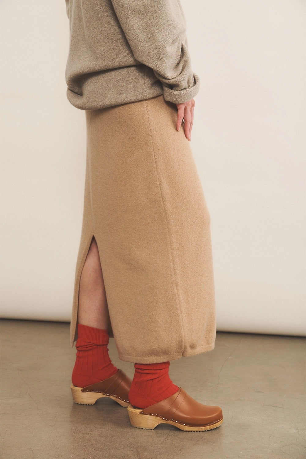 Camel light women cashmere skirt - side view | Astrid | Linnea Lund