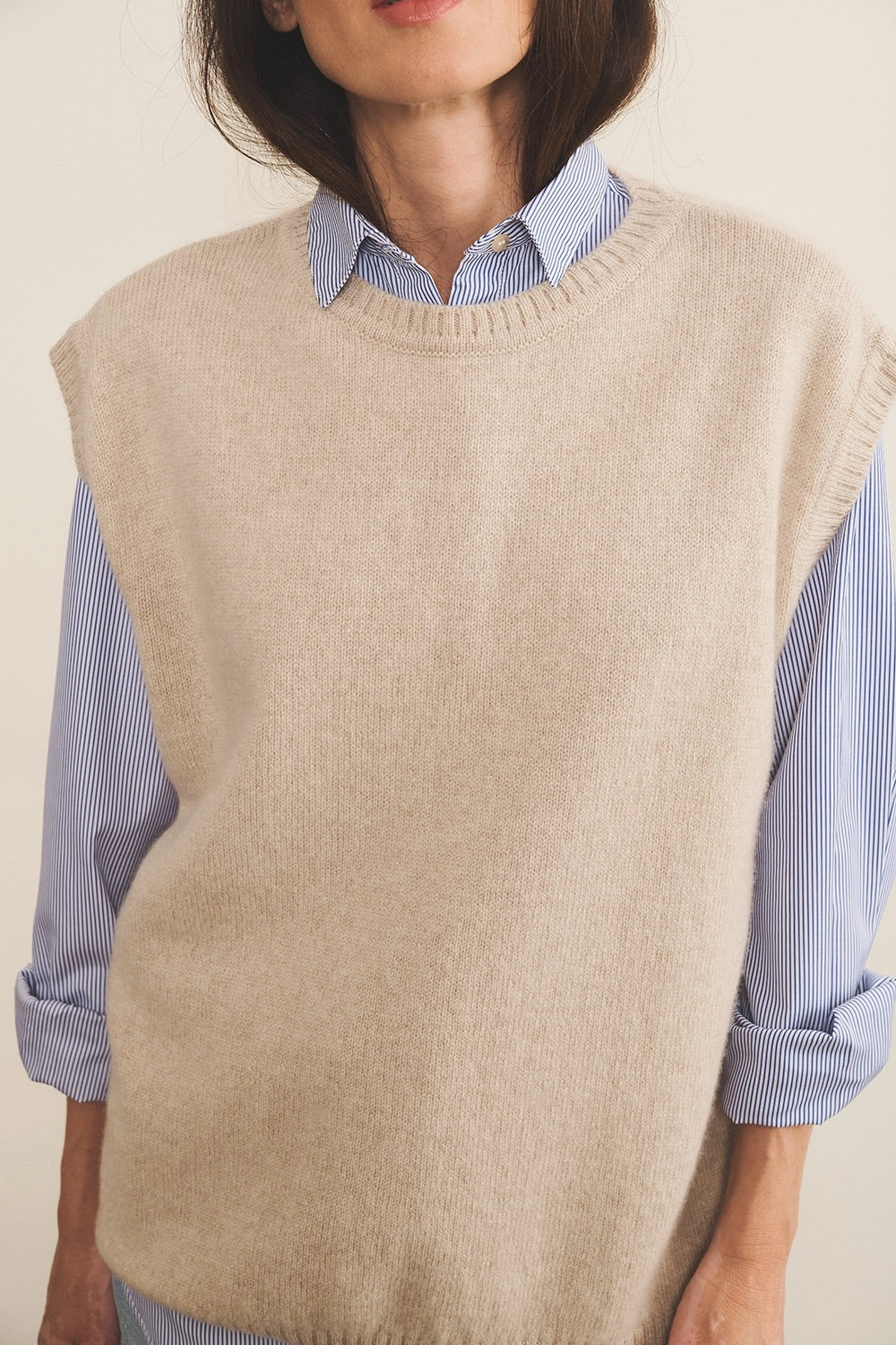 White cashmere sleeveless cardigan women - focus fabric | Berit | Linnea Lund