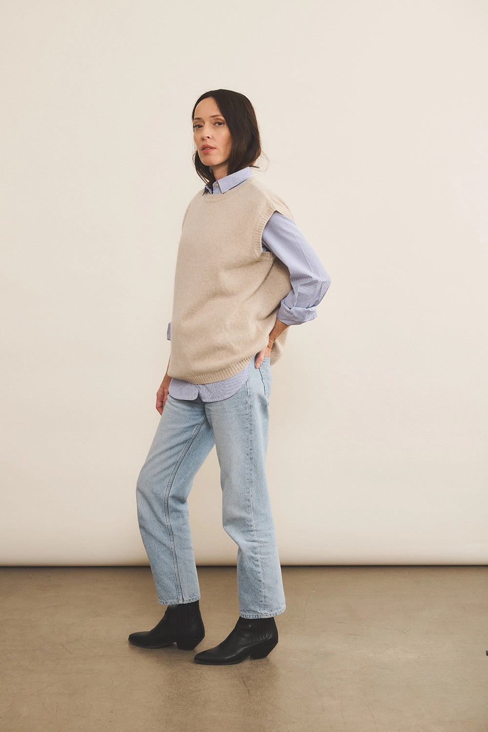 White cashmere sleeveless cardigan women - side view | Berit | Linnea Lund