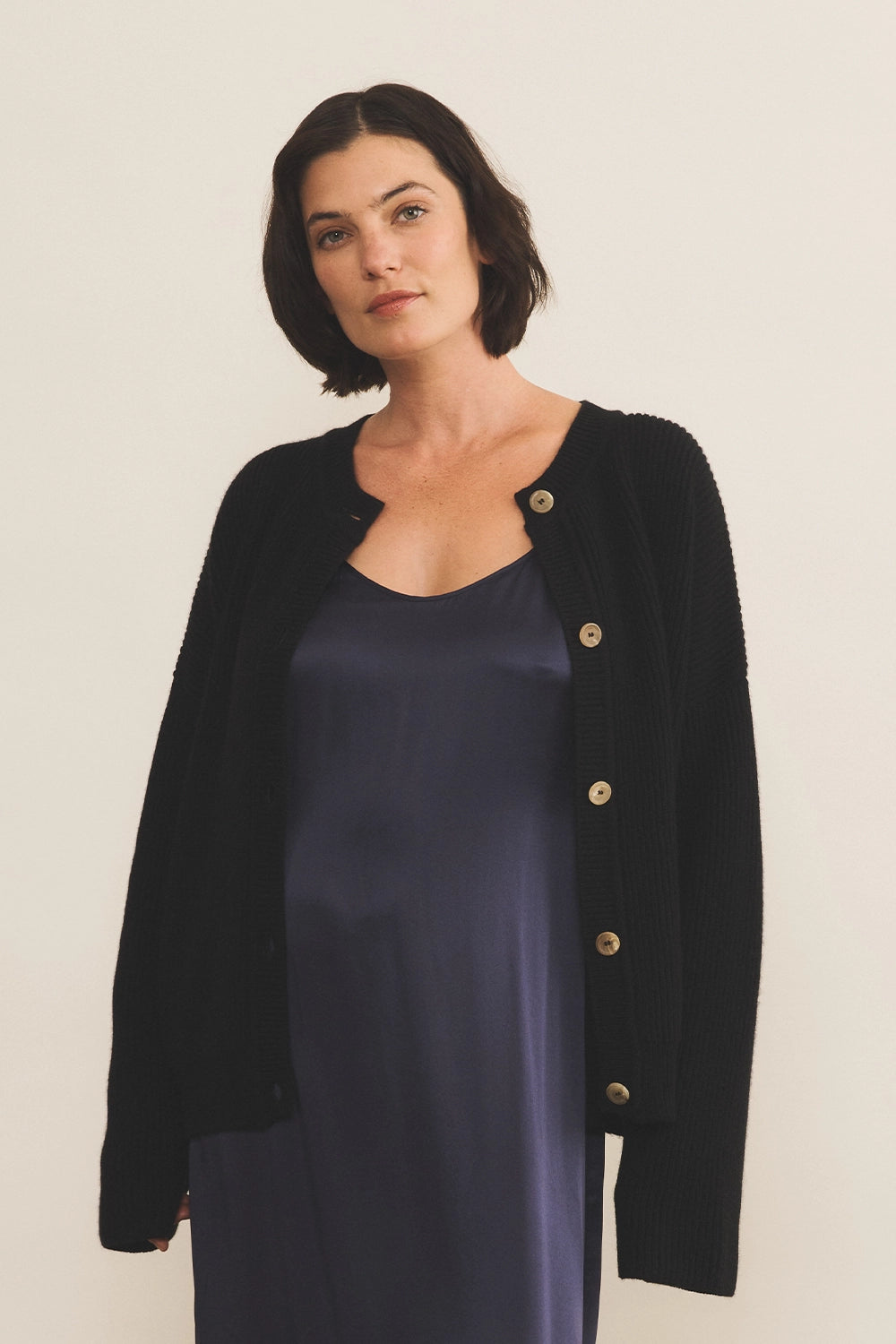 Black cashmere cardigan women- front | Carole | Linnea Lund