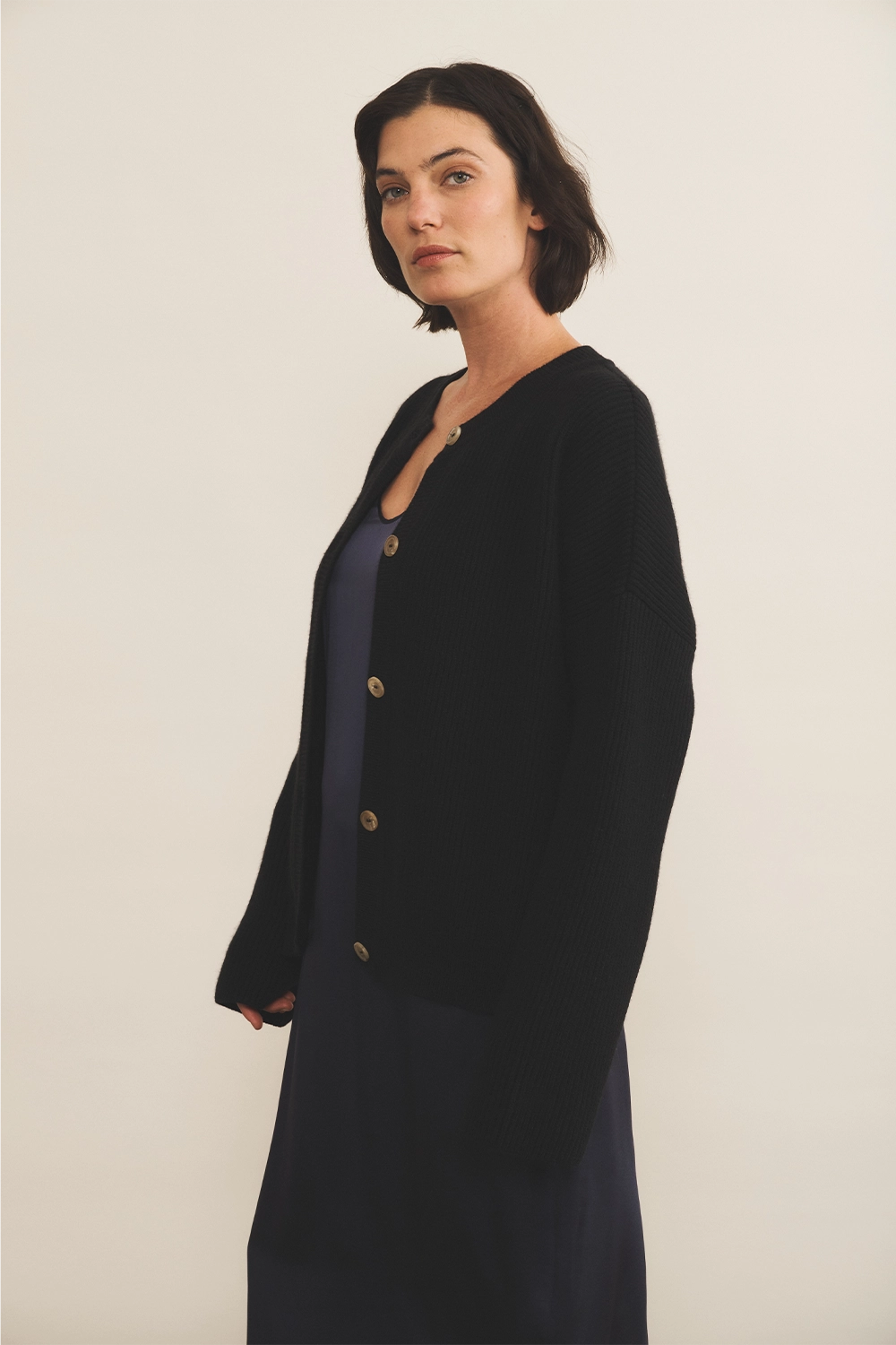 Black cashmere cardigan women- side view | Carole | Linnea Lund