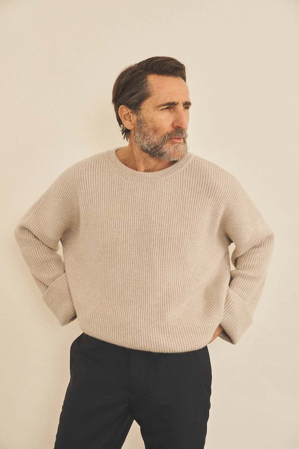 Beige men cashmere sweater - front view | Edward | Linnea Lund