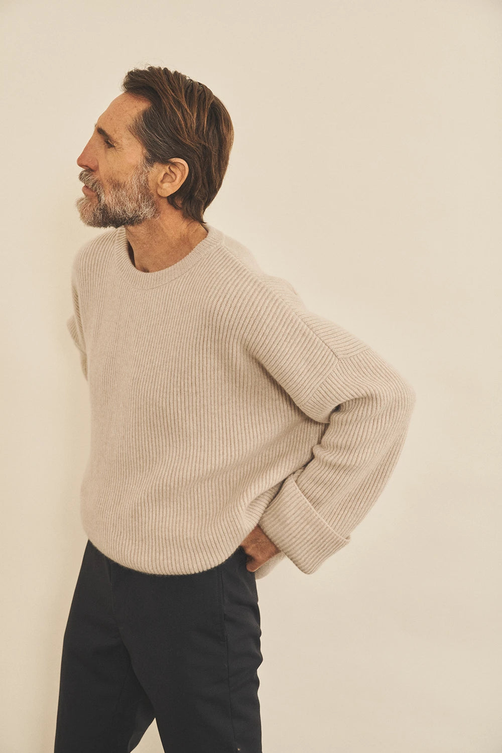 Beige men cashmere sweater - side view | Edward | Linnea Lund