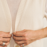 Cashmere sleeveless cardigan men white - focus | Nicolas | Linnea Lund