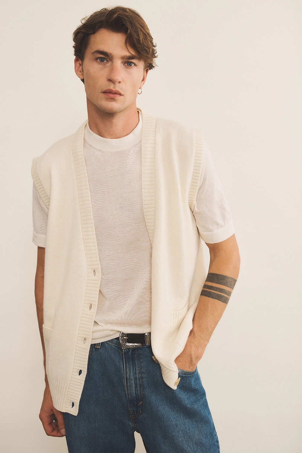 Cashmere sleeveless cardigan men white - front | Nicolas | Linnea Lund