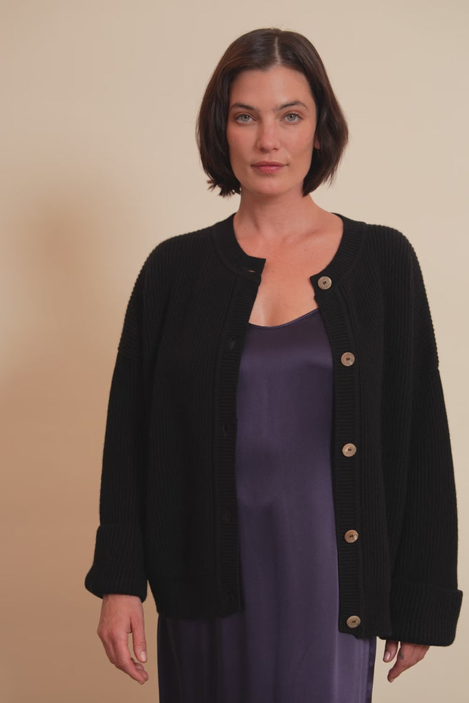 Black cashmere cardigan women- video | Carole | Linnea Lund