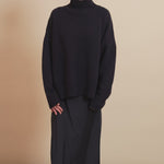 dark blue oversize cashmere sweater for women - video | Christina | Linnea Lund