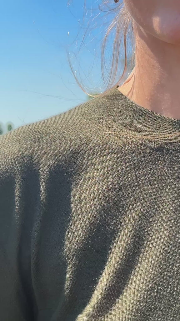 kaki cashmere tee shirt women - video | Julien | Linnea Lund