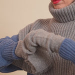 Grey cashmere mittens women - video | Vantar | Linnea Lund