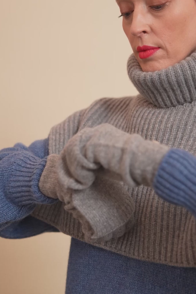 Grey cashmere mittens women - video | Vantar | Linnea Lund