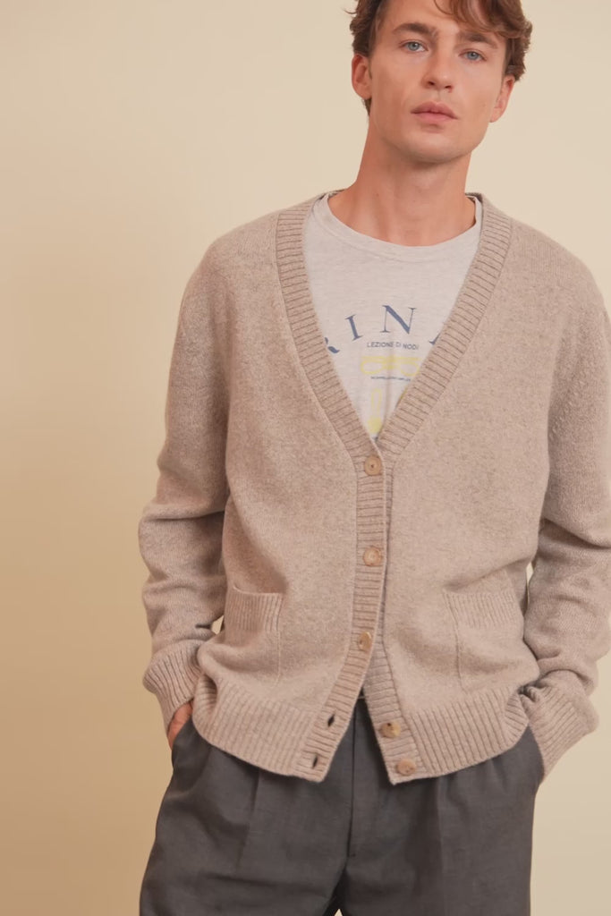Greige cashmere cardigan men - video | Junior | Linnea Lund