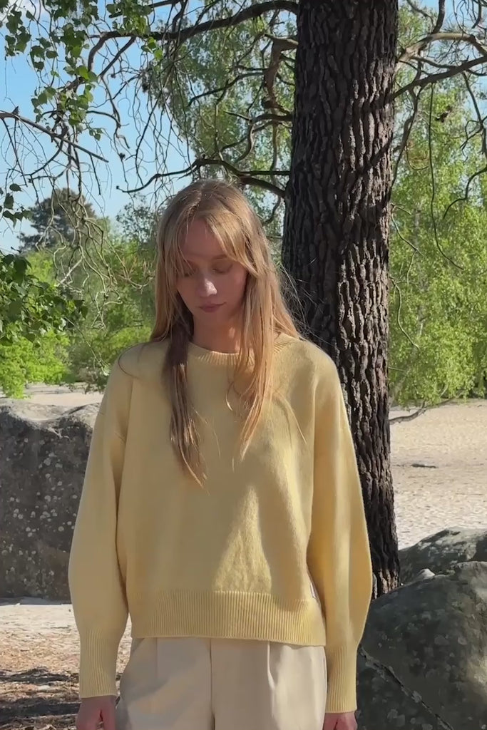 Light yellow cashmere sweater women - video | Sarah | Linnea Lund