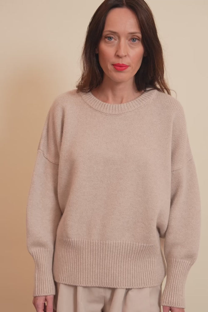 beige cashmere sweater women - video | Francesca | Linnea Lund
