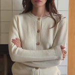 White cashmere cardigan women - video | Greta | Linnea Lund
