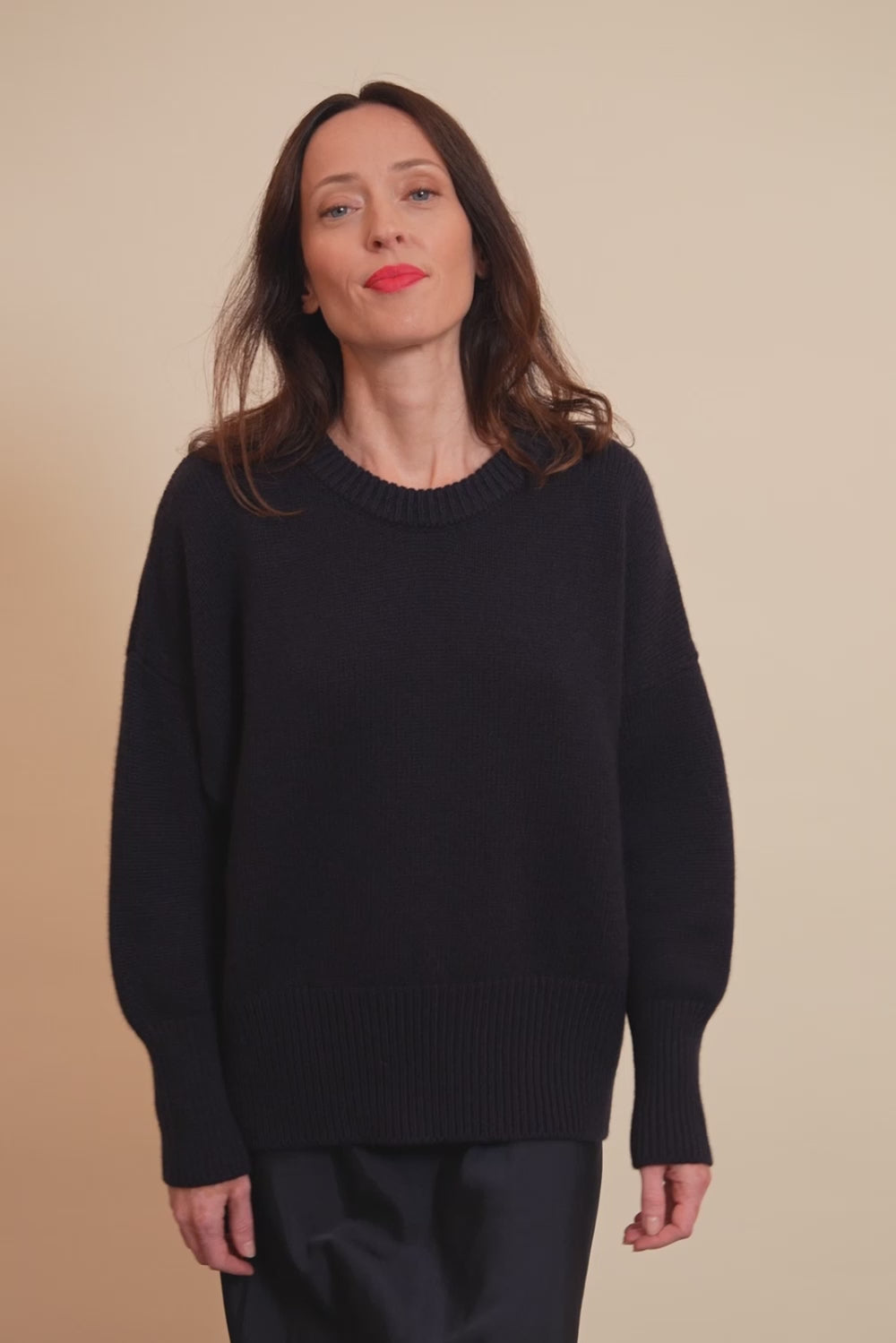 dark blue cashmere sweater women - video | Francesca | Linnea Lund
