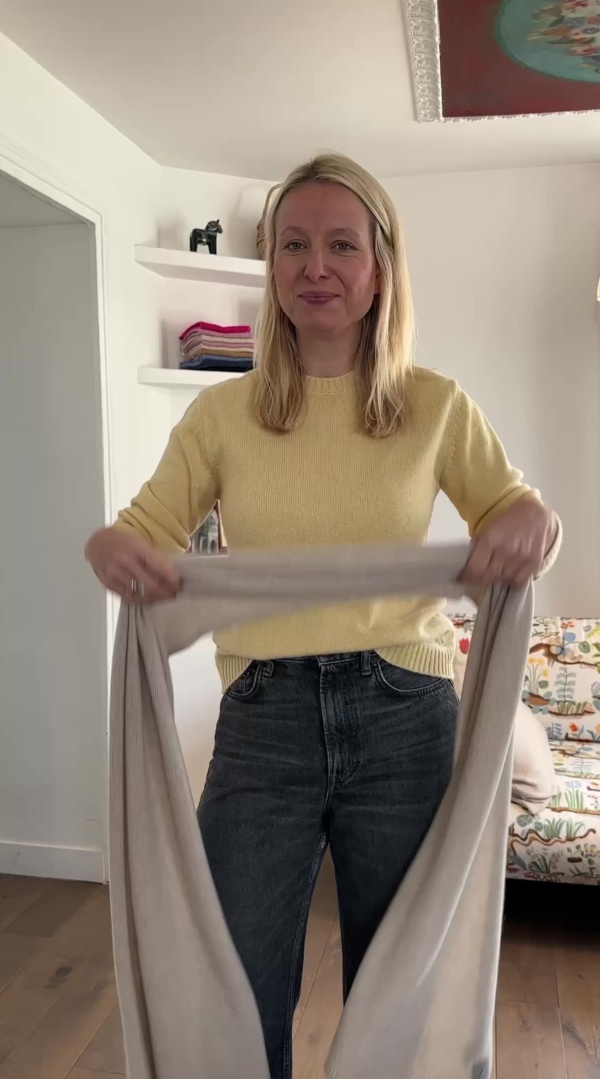 beige scarf cashmere - video | Susanne | Linnea Lund