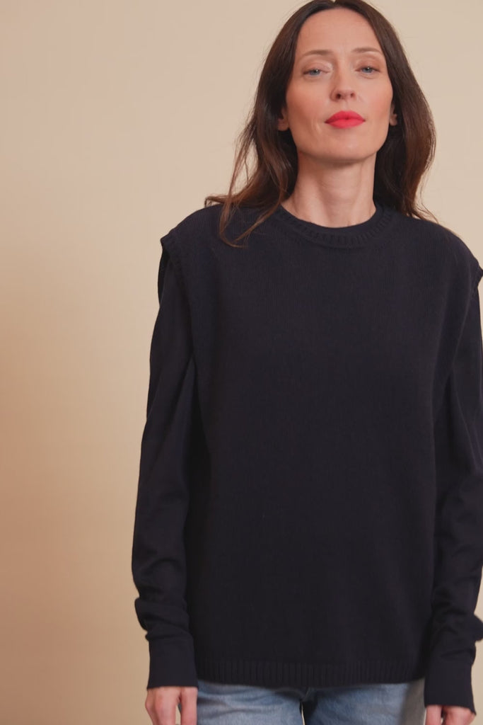 Cashmere sleeveless cardigan women midnight blue - video | Berit | Linnea Lund